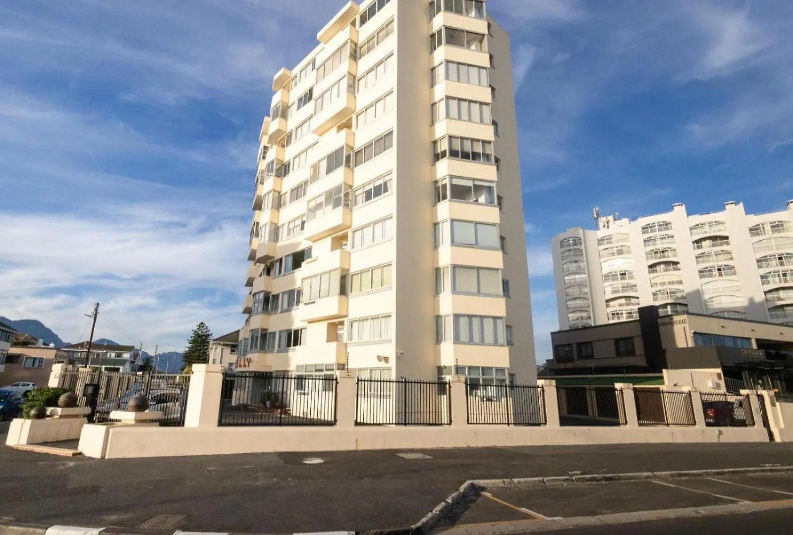 Romilly Beachfront 92 contacts