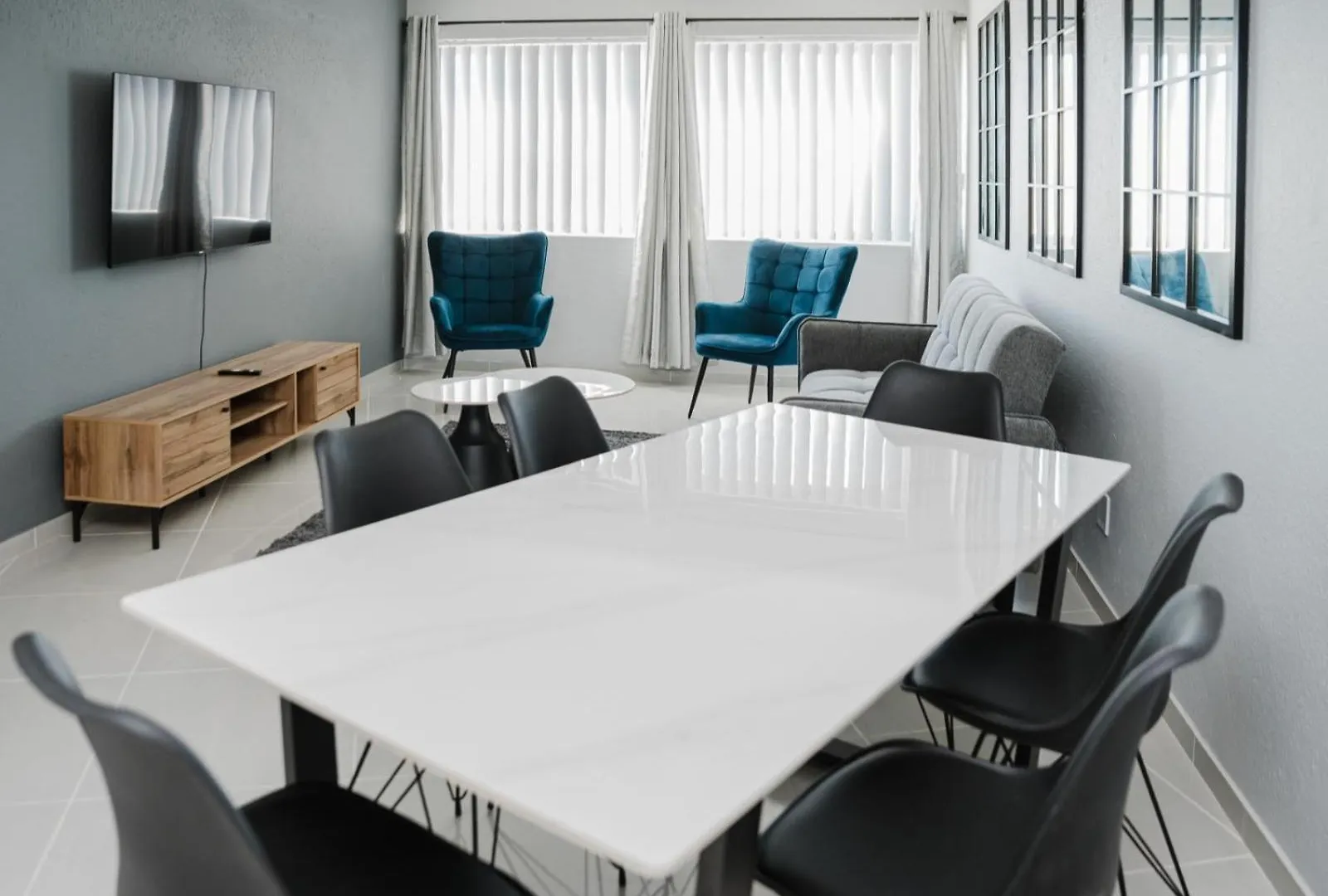 Apartment Romilly Beachfront 92 Strand