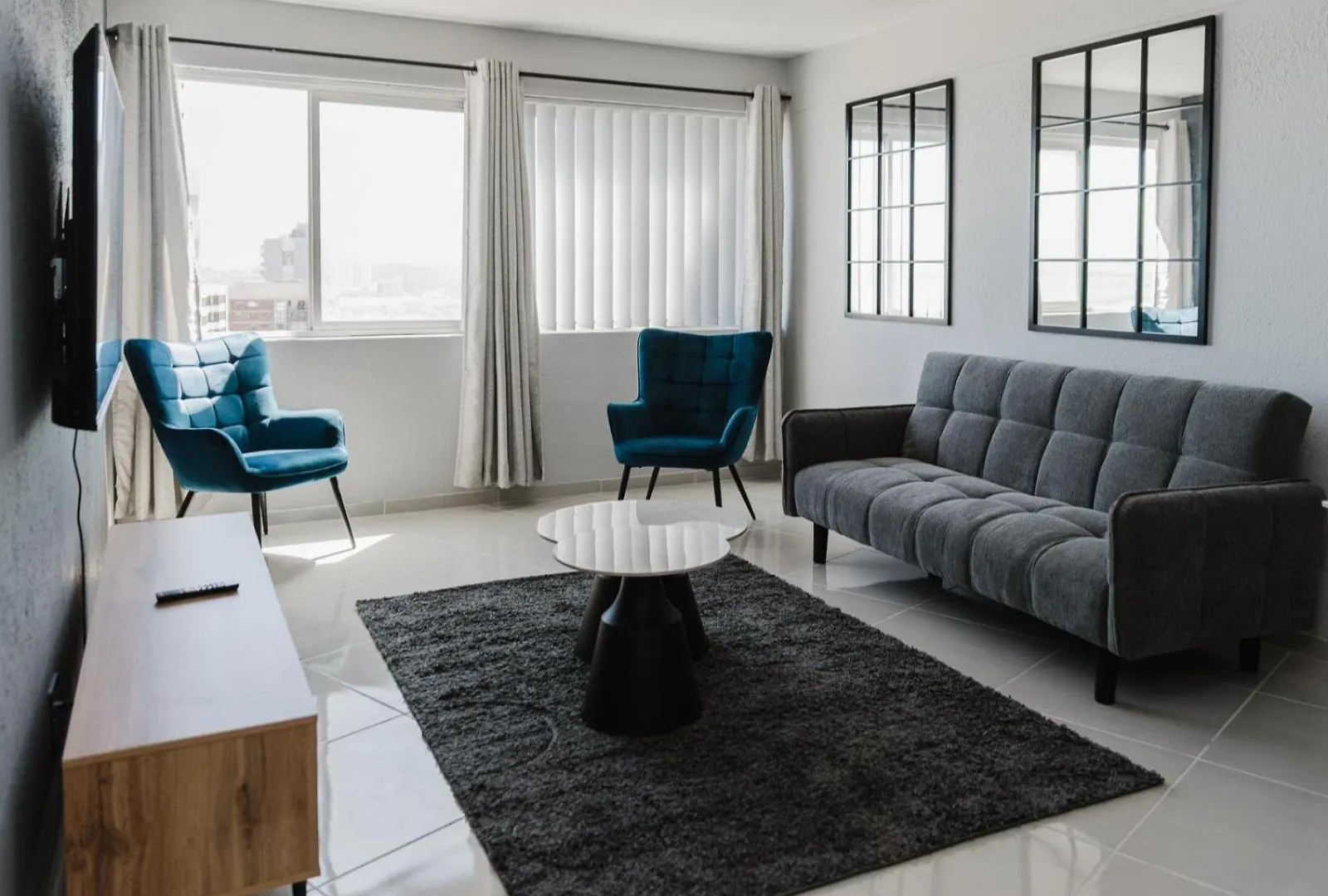 Romilly Beachfront 92 Strand 0*,